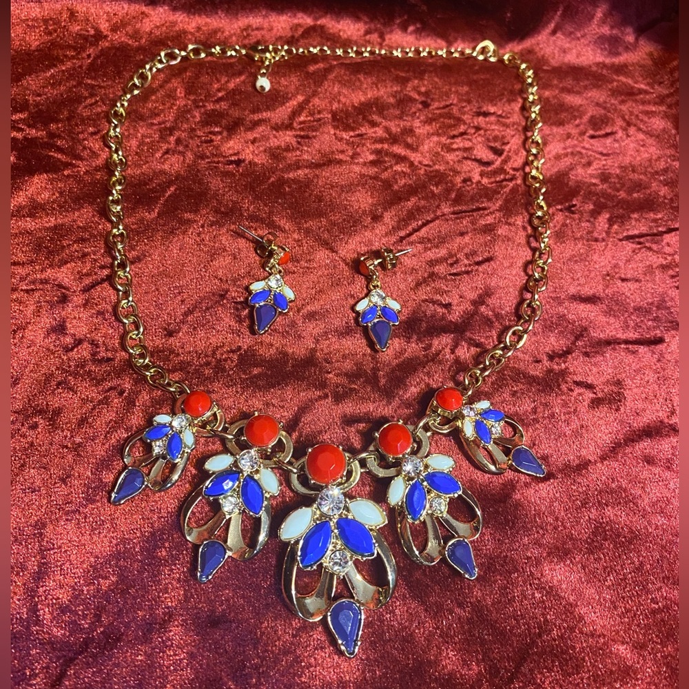 Iconic Vintage Bombshell Matching Necklace / Earrings Jewlery Set - Like New